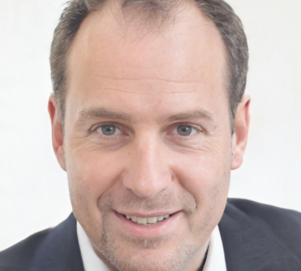 Portrait of Thanawat Kitkasem